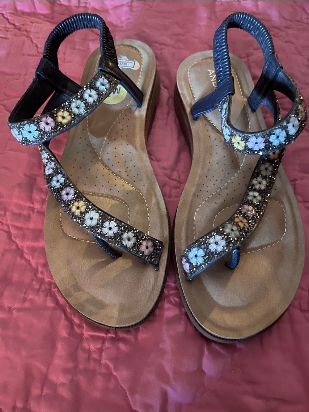 Women’s Floral Beaded Navy Sandals size 9 wide gorgeous and comfy